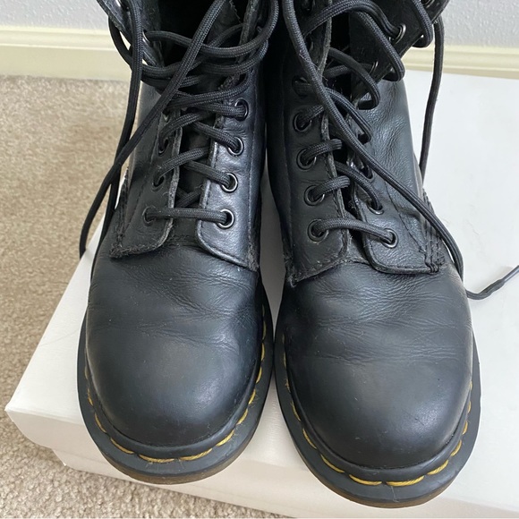 DR. MARTENS 1460 Pascal Virginia Leather Womens Boots size 6. In Good condition - Picture 15 of 15